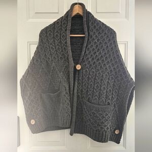 Sz M: Aran's Gray Cable Knit Sweater